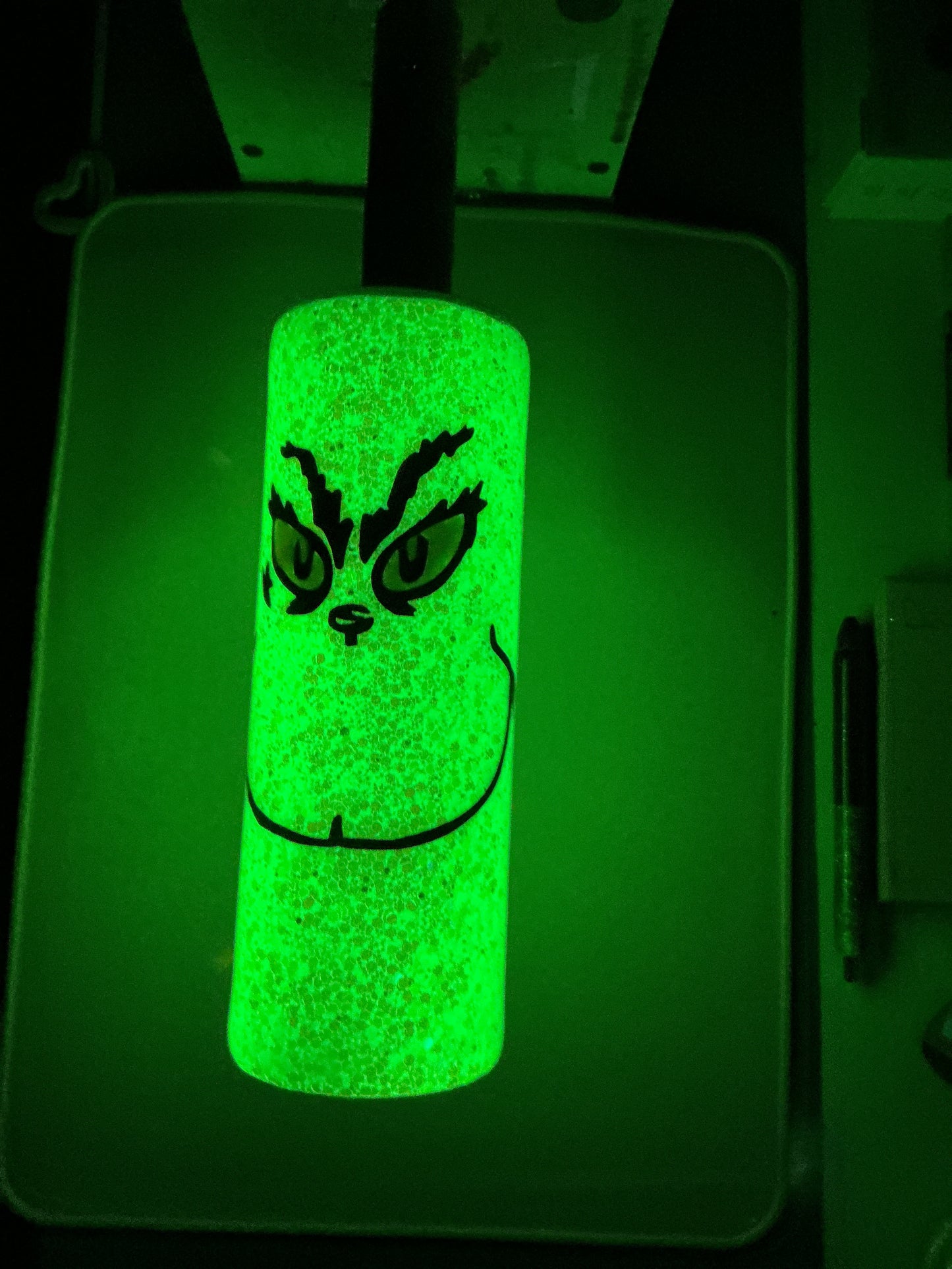 20oz Glow in Dark Grinh